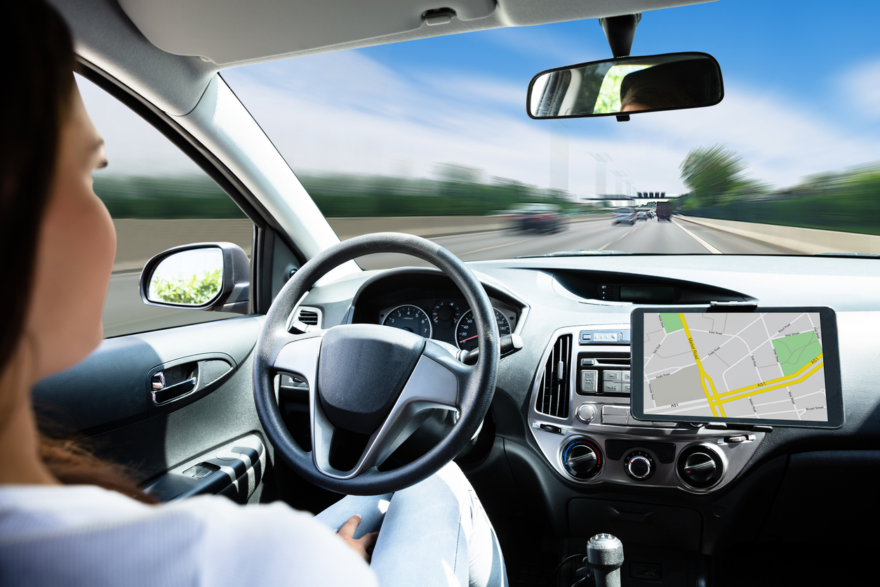 Conduire sans les mains avec voiture autonome