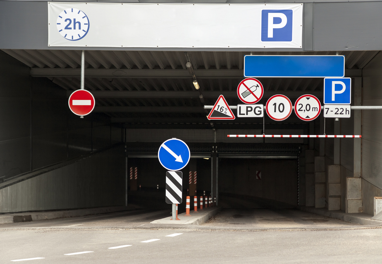 Entrer dans un parking avec un camping-car