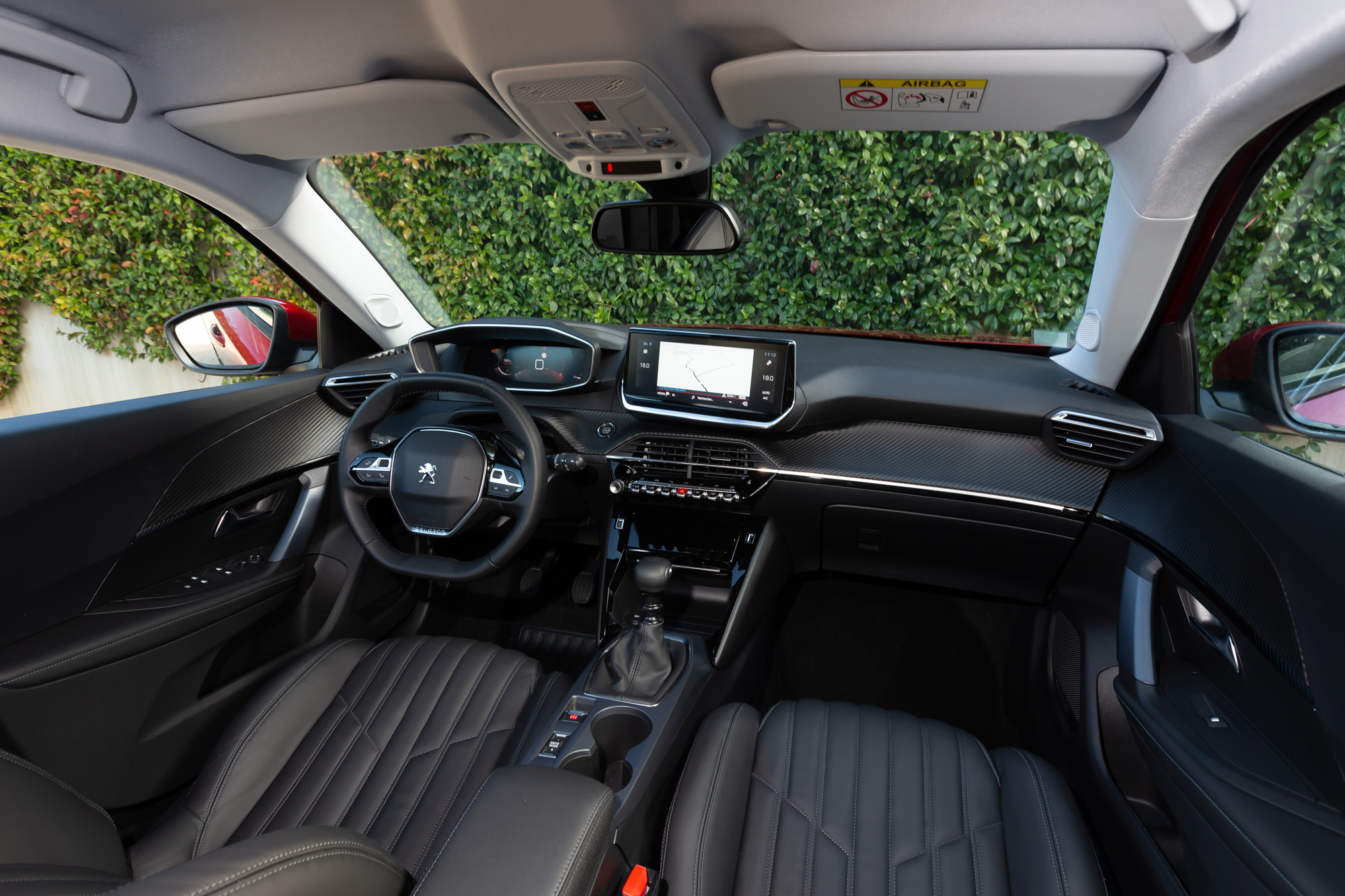 Peugeot 2008 : le cockpit et ses écran haute technologie